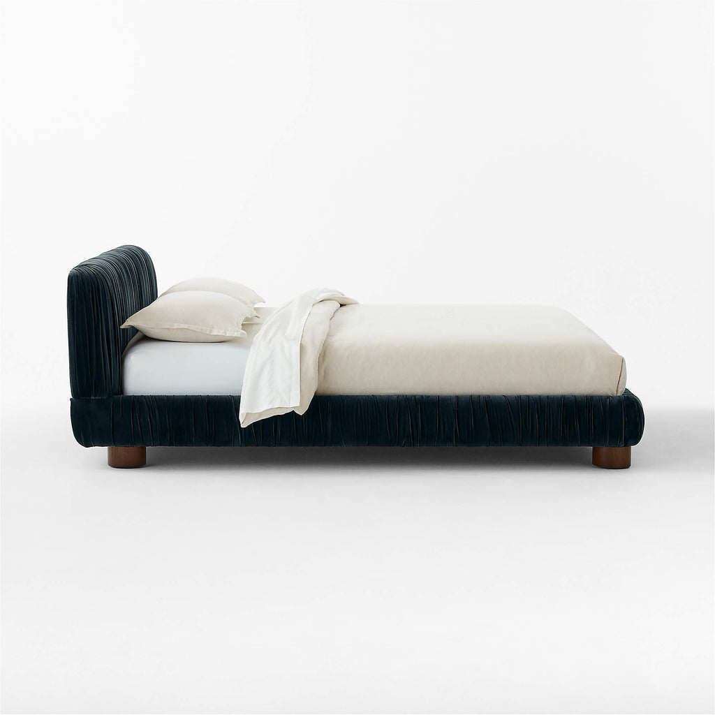Cantar Blue Velvet Upholstered King Bed