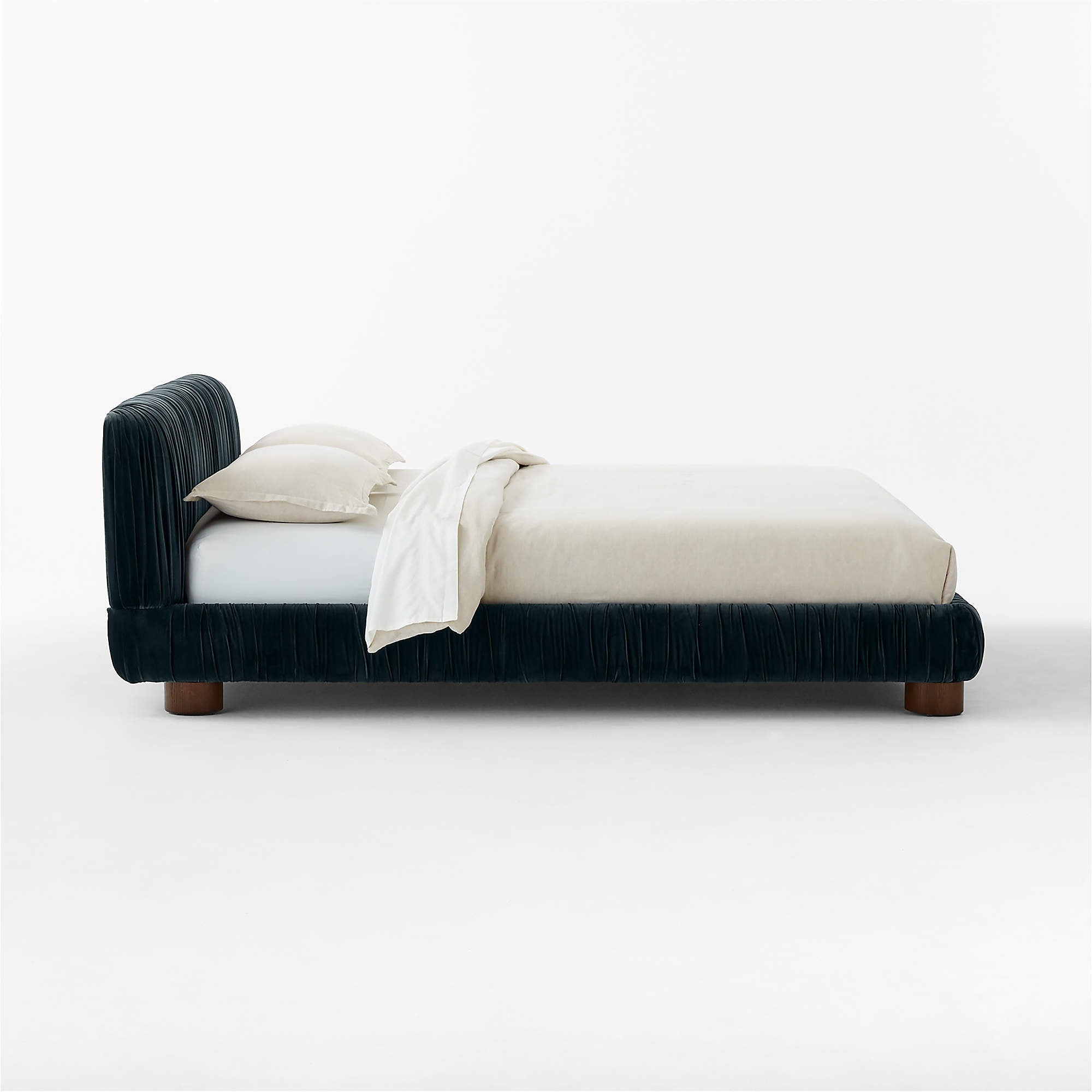 Cantar Blue Velvet Upholstered King Bed